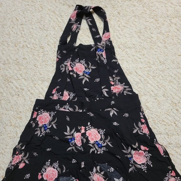 H&M (DIVIDED) pink and black floral romper, jumpsuit with shorts - Picture 2 of 4